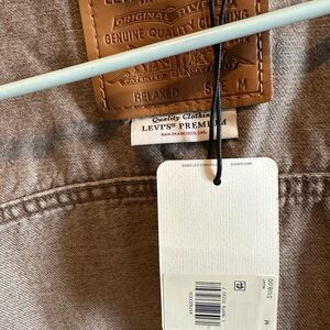 Levi's Relaxed Brown Jeans for Effortless Style